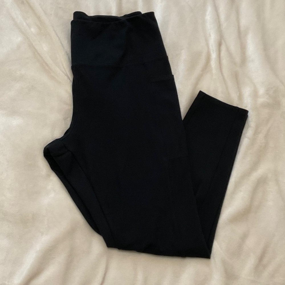 Danskin Black 7/8 Leggings with side pockets, Large